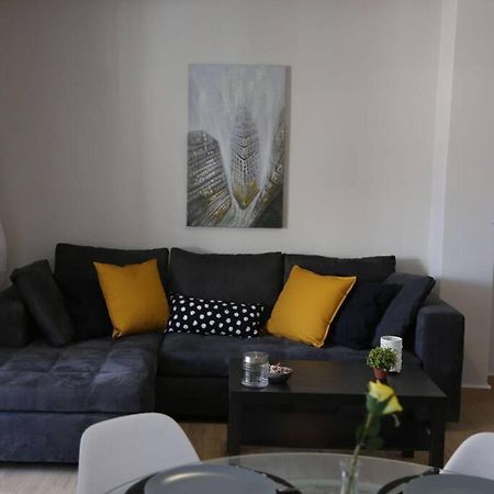 Ferienwohnung Penthouse Lux Flat With 2 Bd Next To Larissis Athen Exterior foto
