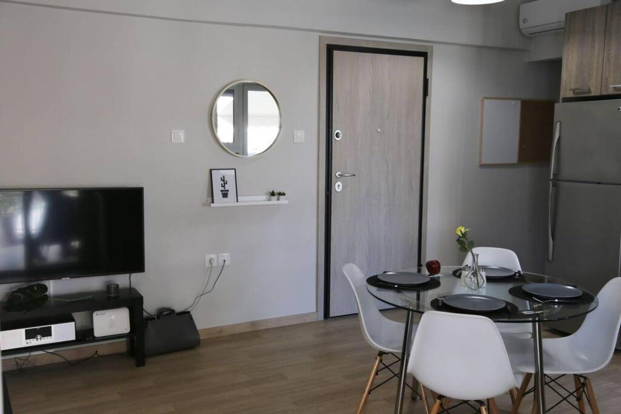 Ferienwohnung Penthouse Lux Flat With 2 Bd Next To Larissis Athen Exterior foto
